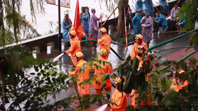 出行提示_強(qiáng)降雨天氣安全出行_暴雨預(yù)警信號(hào)