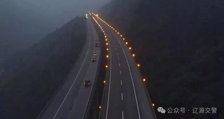 霧天行車安全常識(shí)_出行提示_低能見(jiàn)度駕駛技巧