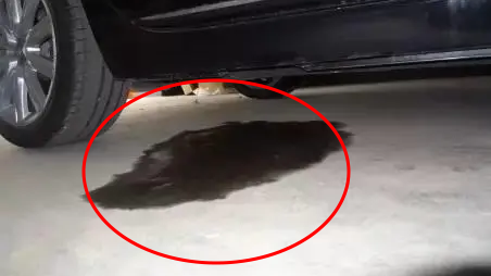 繞車檢查車胎安全_出行提示_雪天行車安全注意事項