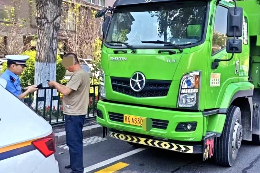 禁行_哈爾濱市公安局交管部門夏季道路交通安全整治_貨運(yùn)車輛超載整治行動