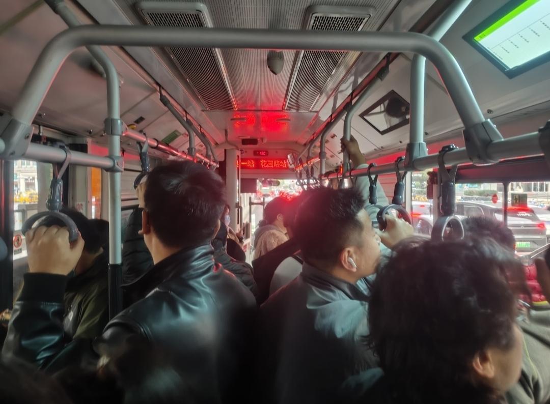 鄭州市限行政策恢復(fù)_限行_鄭州公共交通早高峰客流量增長