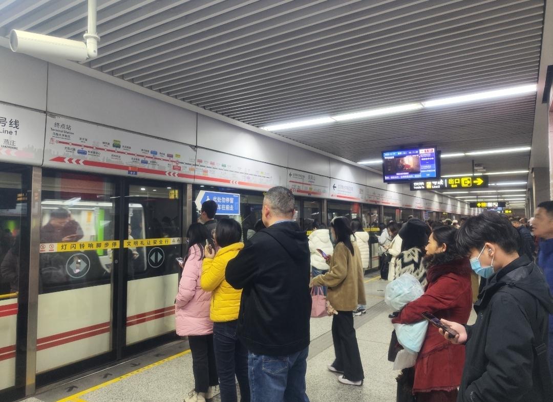 鄭州公共交通早高峰客流量增長_限行_鄭州市限行政策恢復(fù)