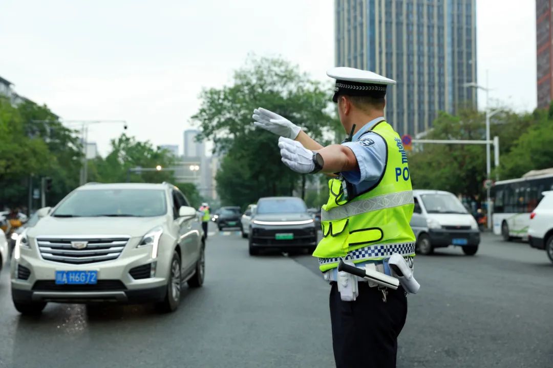 出行提示_學生上下學交通安全知識_成都交警十一分局開學交通安全提示